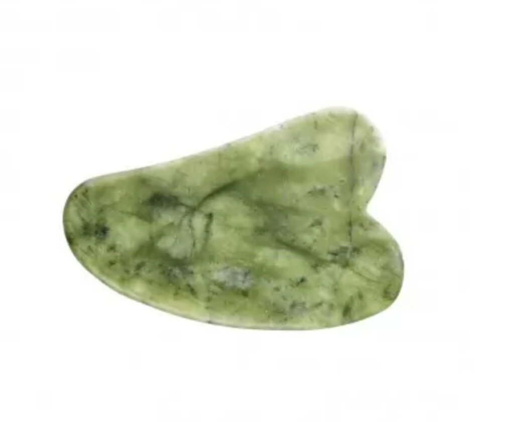 Gua sha Piedra de jde verde en forma de corazón