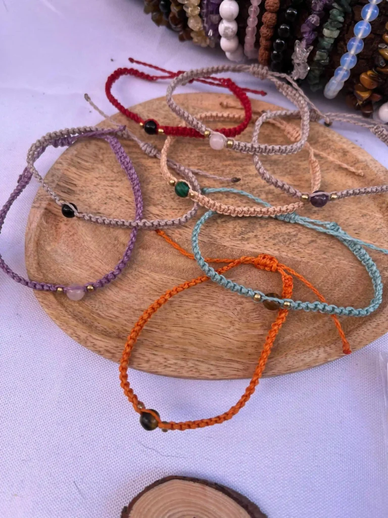 Pulseras de mineral, hechas artesanalmente